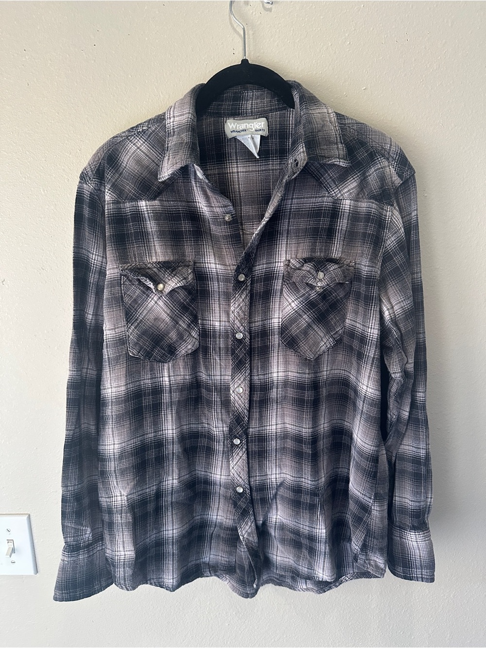 Wrangler Black and Gray Plaid Long-Sleeve Button-Down Shirt